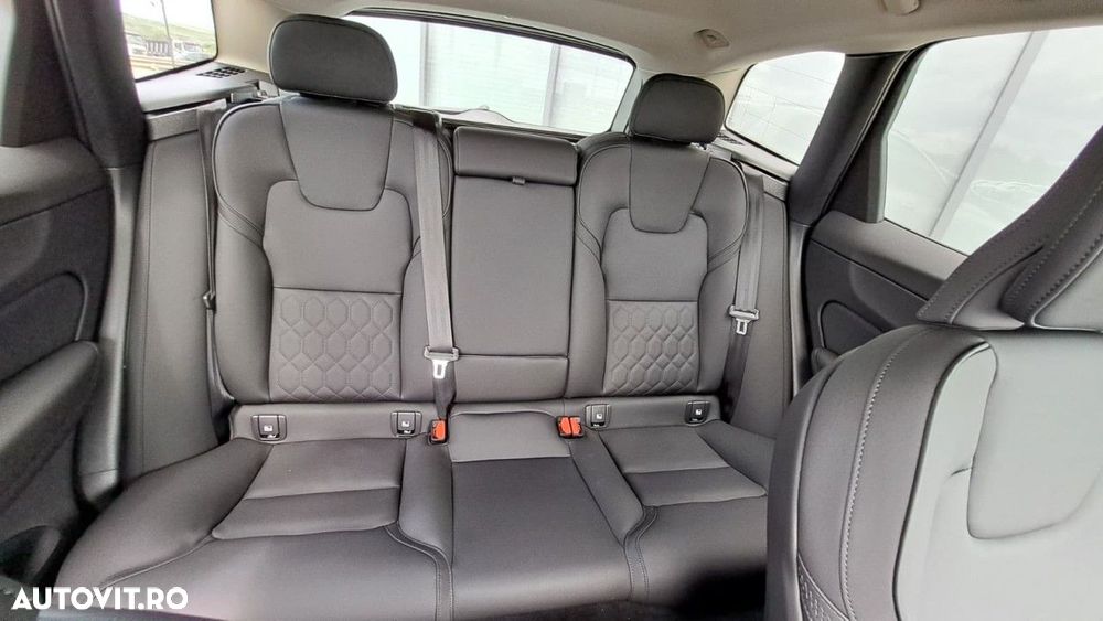 Volvo XC 60 B5 AT AWD MHEV Core - 13