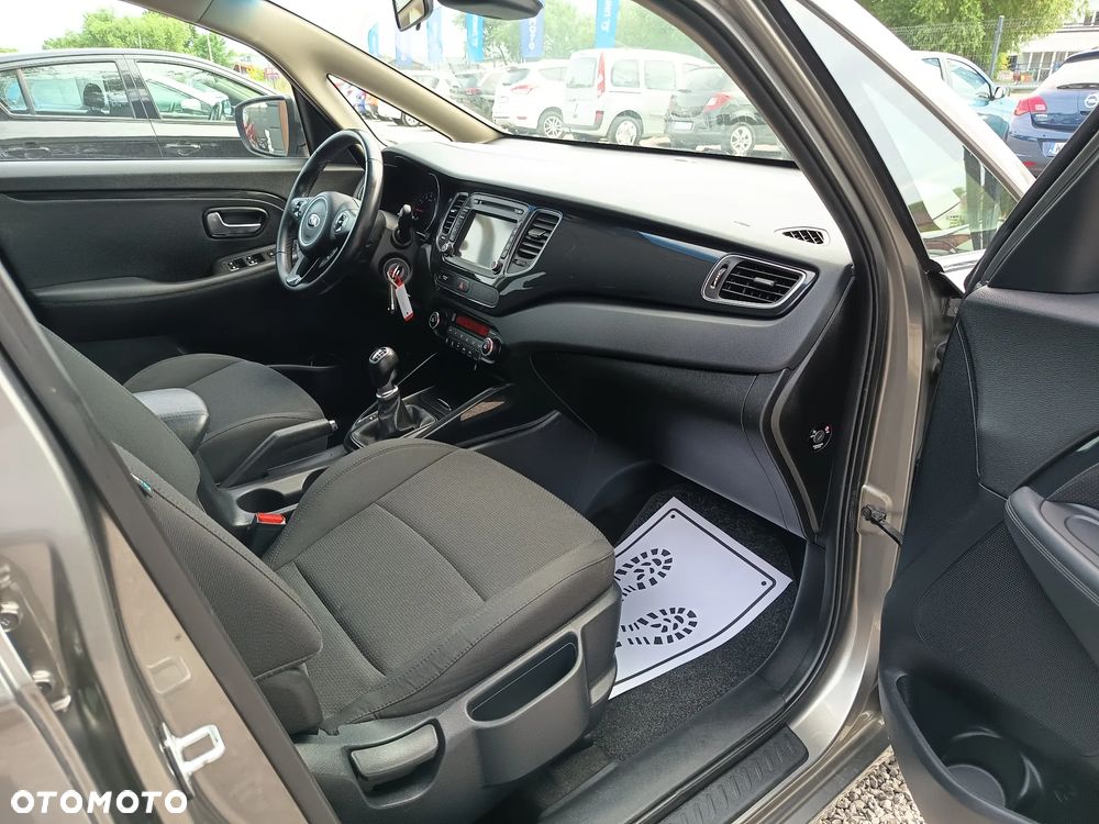 Kia Carens 1.6 GDI Attract - 29