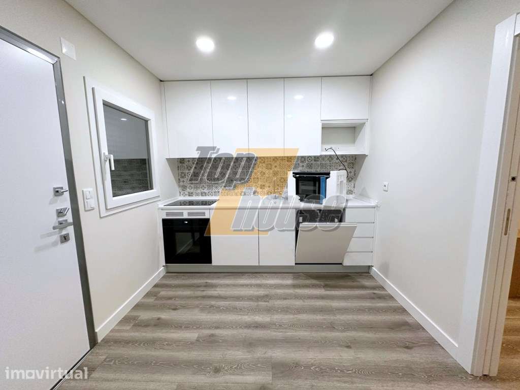 Apartamento T1 Novo a Estrear com Parqueamento - Junto à FCT NOVA - Grande imagem: 4/10