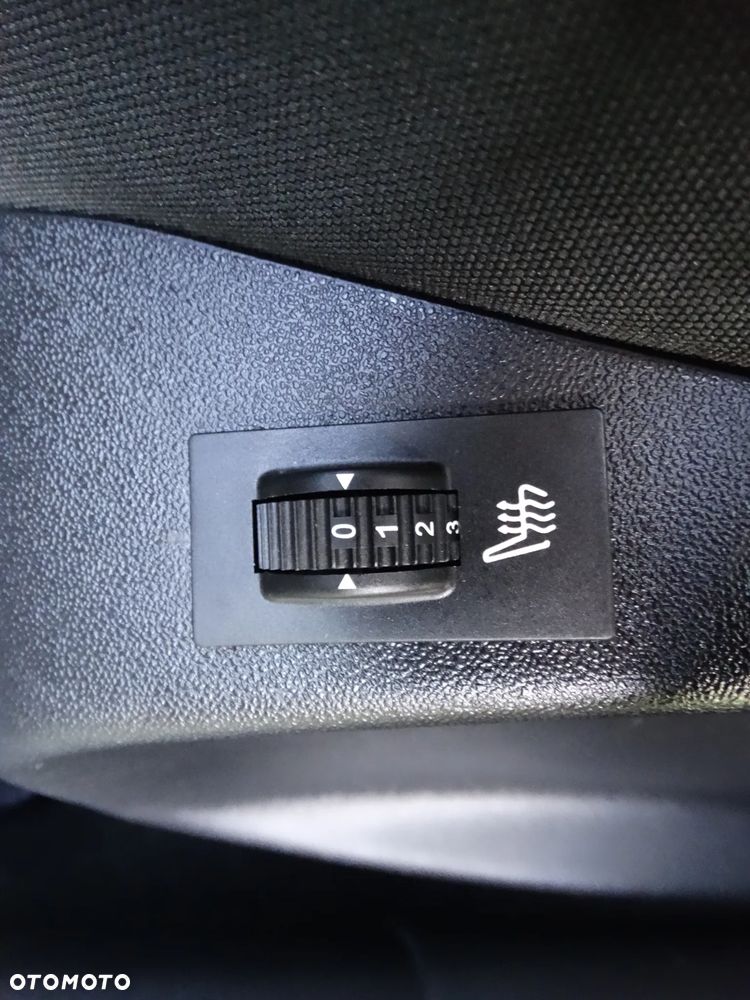 Peugeot 208 - 14
