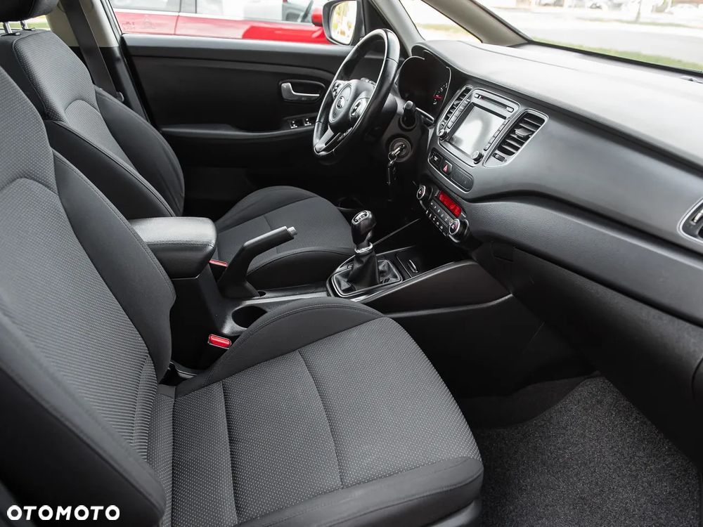 Kia Carens - 29
