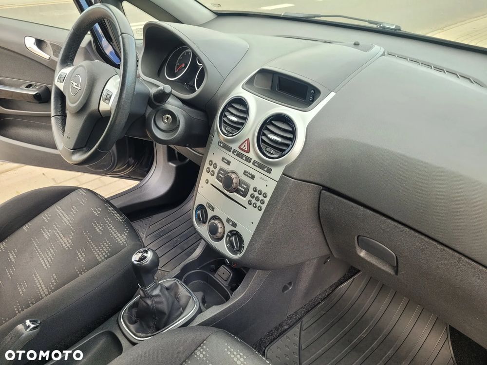 Opel Corsa 1.4 16V Satellite - 26