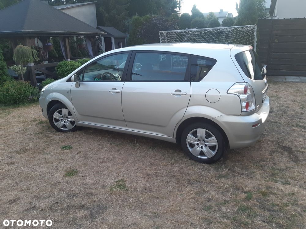 Toyota Corolla Verso - 3