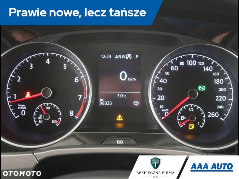 Volkswagen Touran - 12