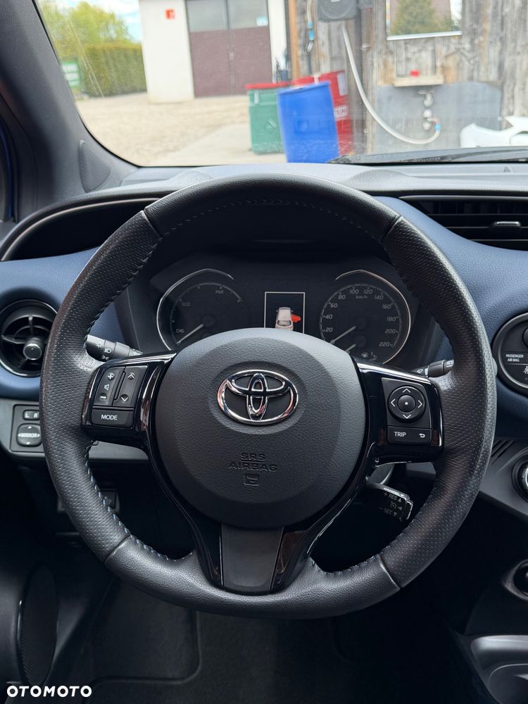 Toyota Yaris Hybrid 100 Selection - 23