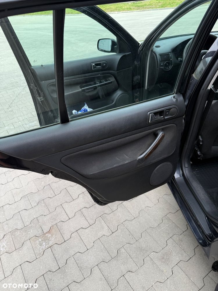 Volkswagen Golf 1.9 TDI Highline - 17