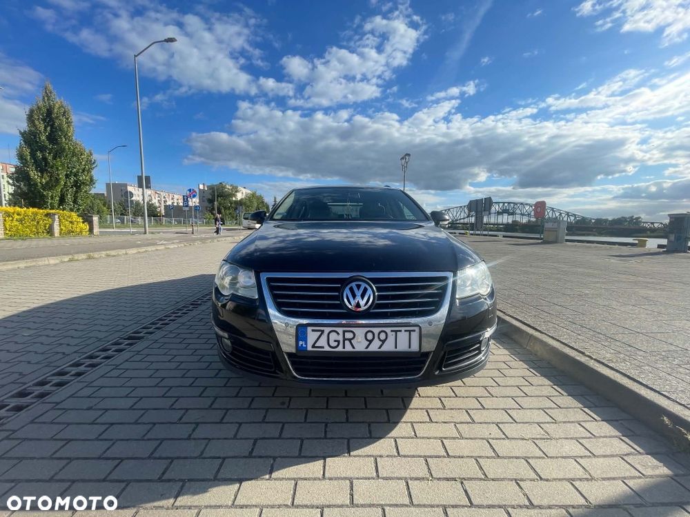 Volkswagen Passat - 1