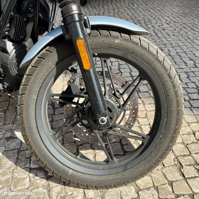 Moto Guzzi V7 Stone - 9