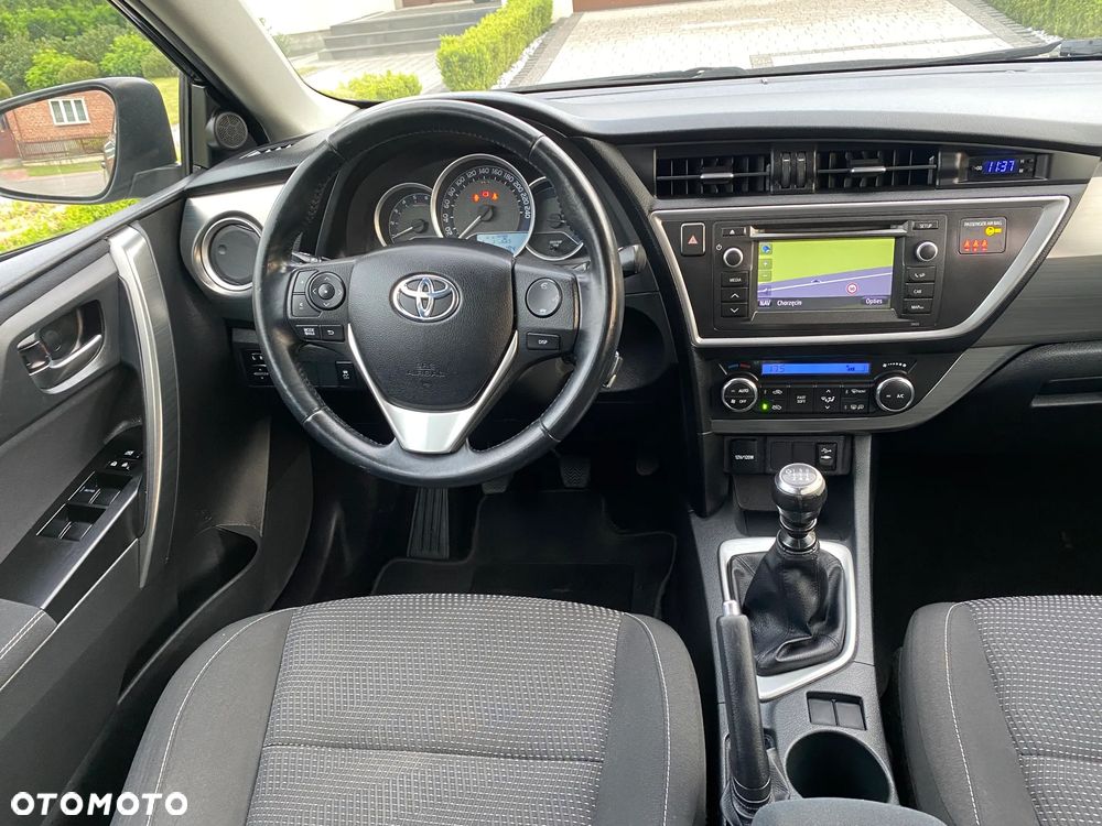 Toyota Auris 1.4 D-4D - 5