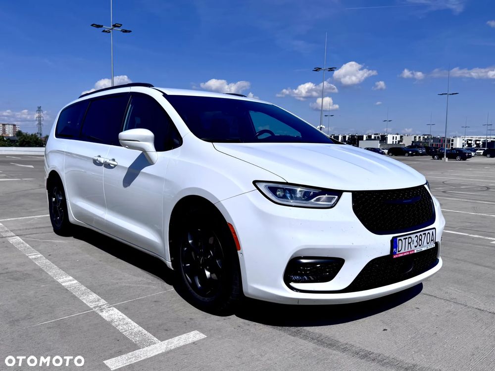 Chrysler Pacifica - 1
