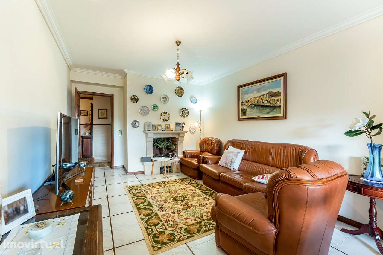 Apartamento T3 a 2 Minutos da Praia com Box Fechada e Churrasqueira em - Grande imagem: 2/25