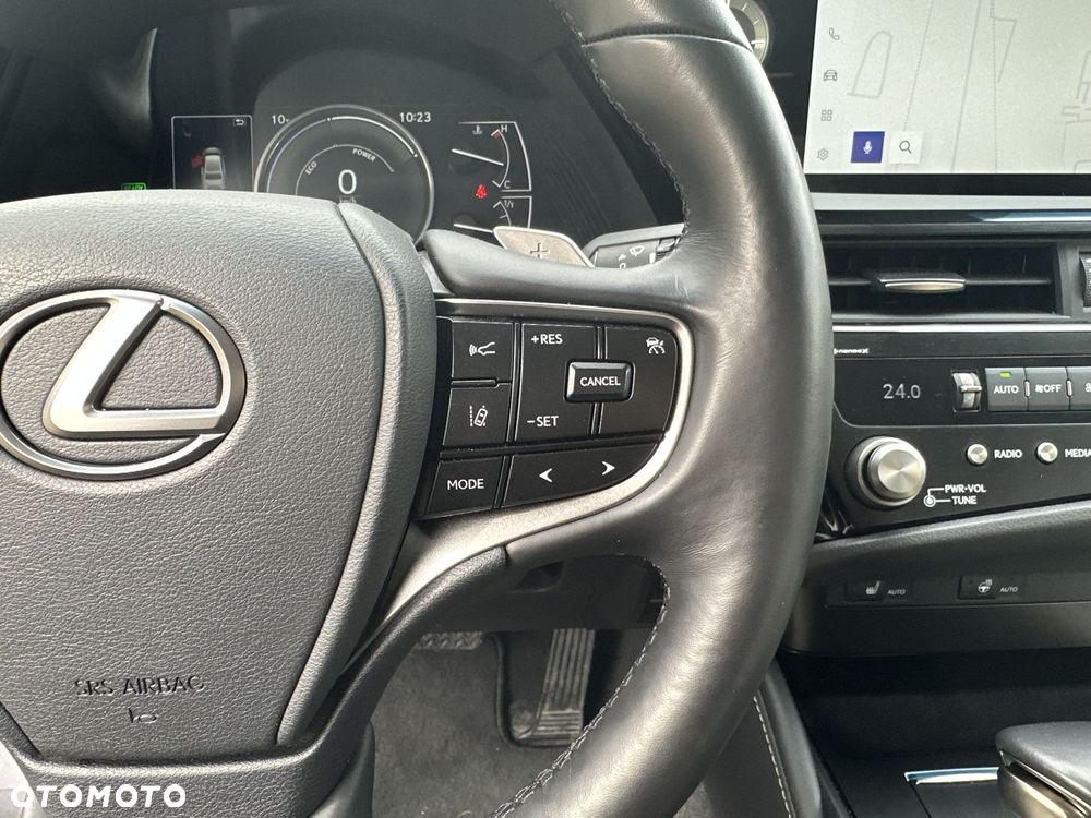 Lexus ES 300h Business Edition - 13