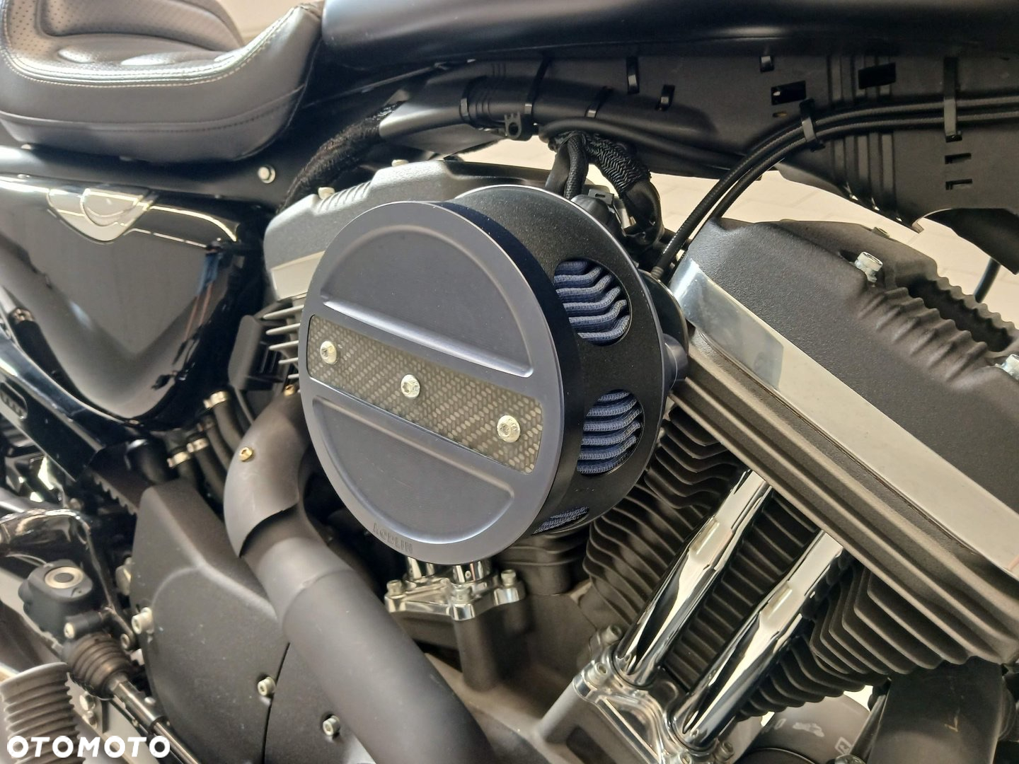 Harley-Davidson Sportster Roadster 1200R - 18