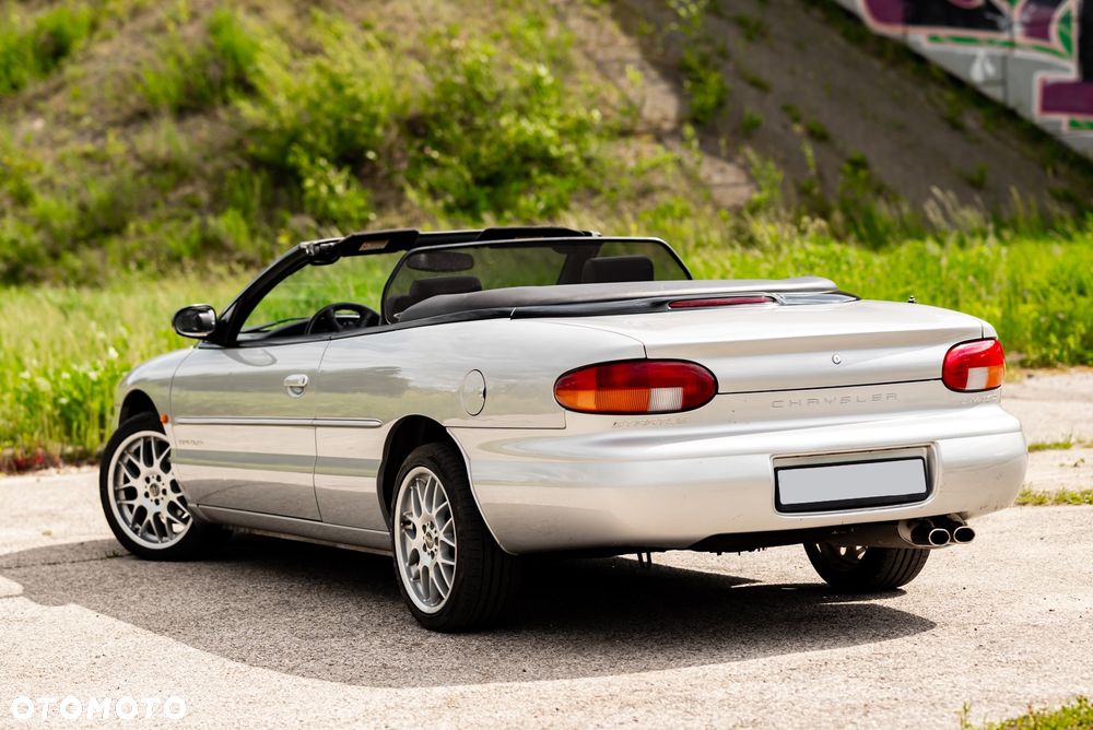 Chrysler Stratus - 11