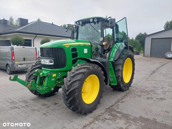 John Deere 7530