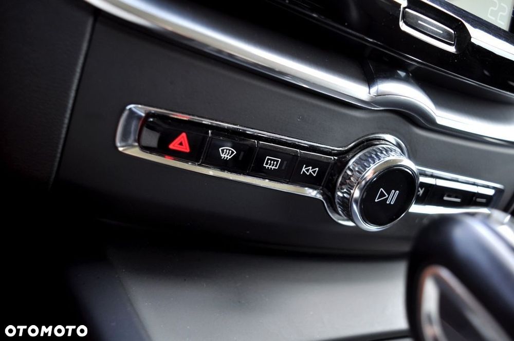 Volvo XC 60 D4 AWD Geartronic Momentum - 25