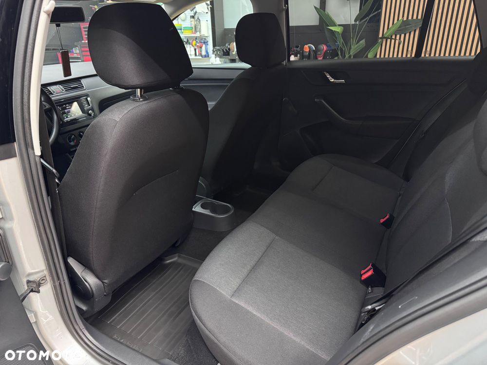 Skoda RAPID 1.6 TDI DPF Emotion Plus - 24