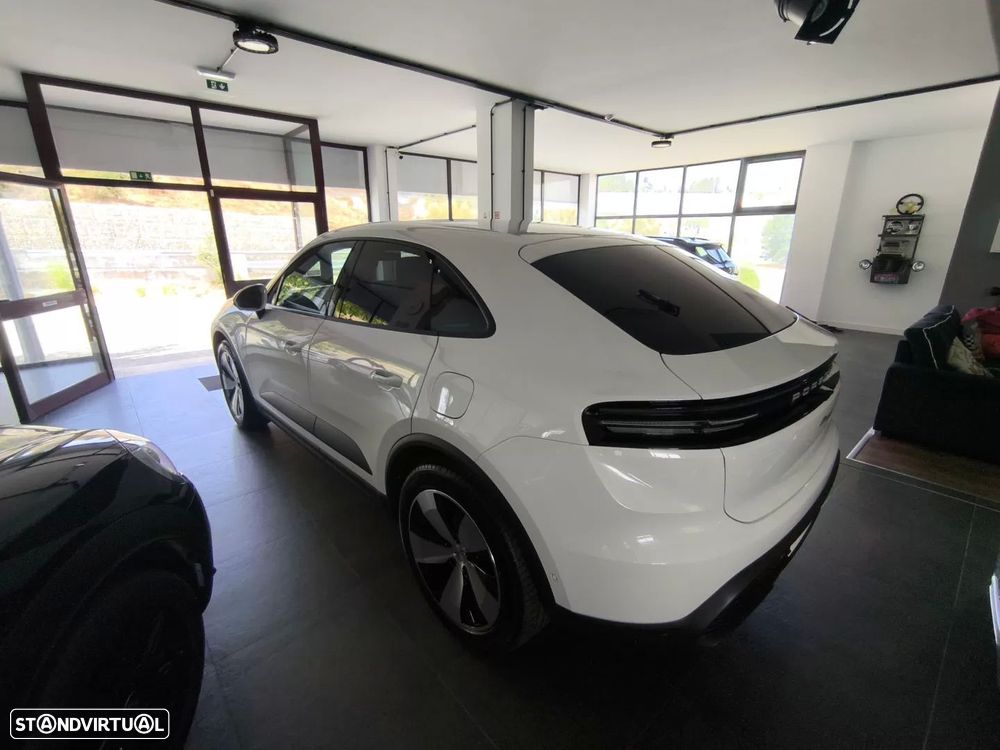 Porsche Macan Electric - 18