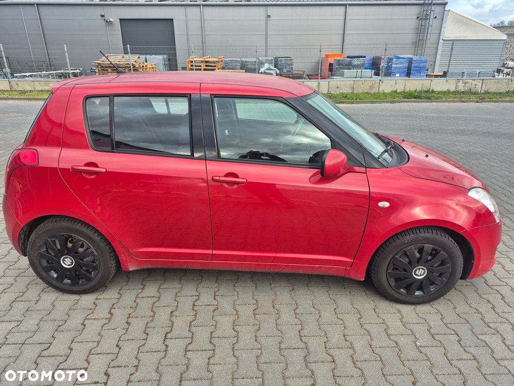 Suzuki Swift 1.3 Club - 4