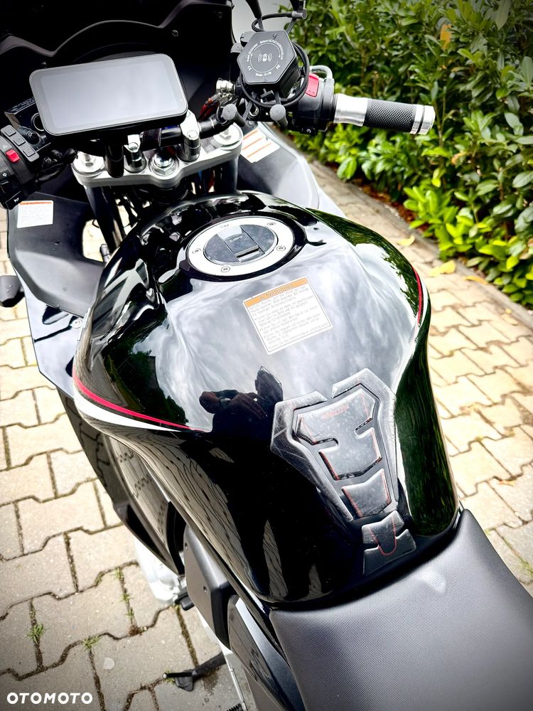 Suzuki GSX - 17