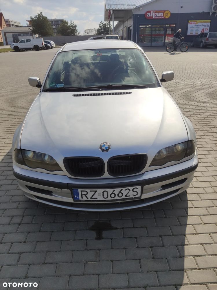 BMW Seria 3 318i - 1