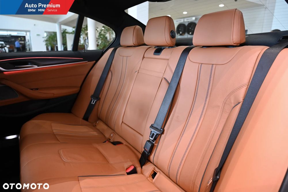 BMW Seria 5 540i xDrive - 15