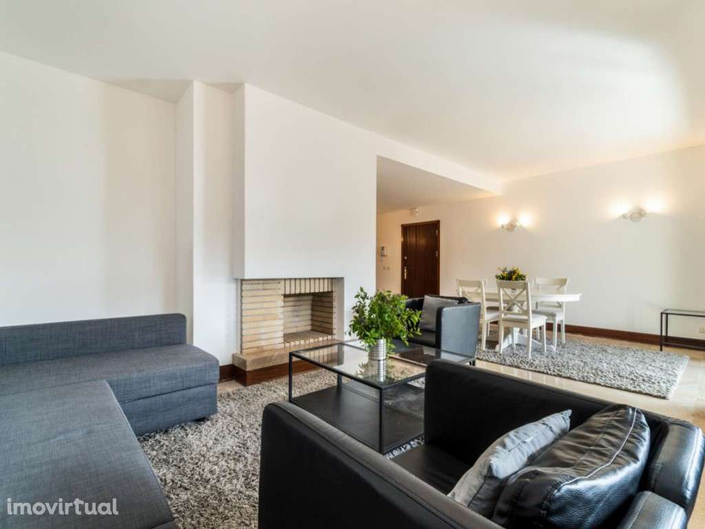 Apartamento T2 em condomínio fechado no centro do Estoril - Grande imagem: 2/26