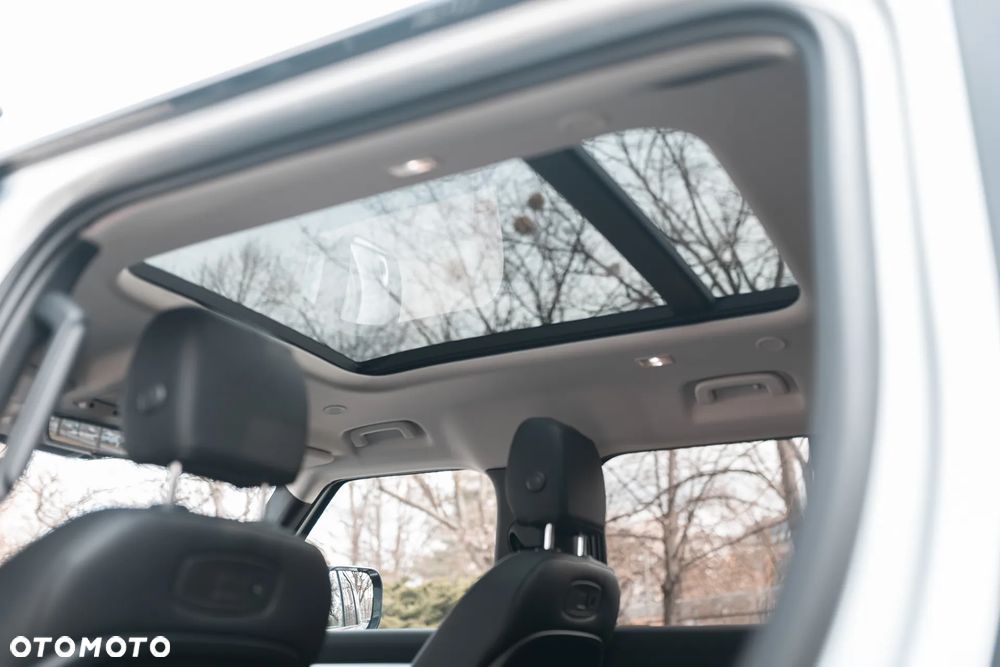 Land Rover Defender 3.0 P400 mHEV First Edition - 28