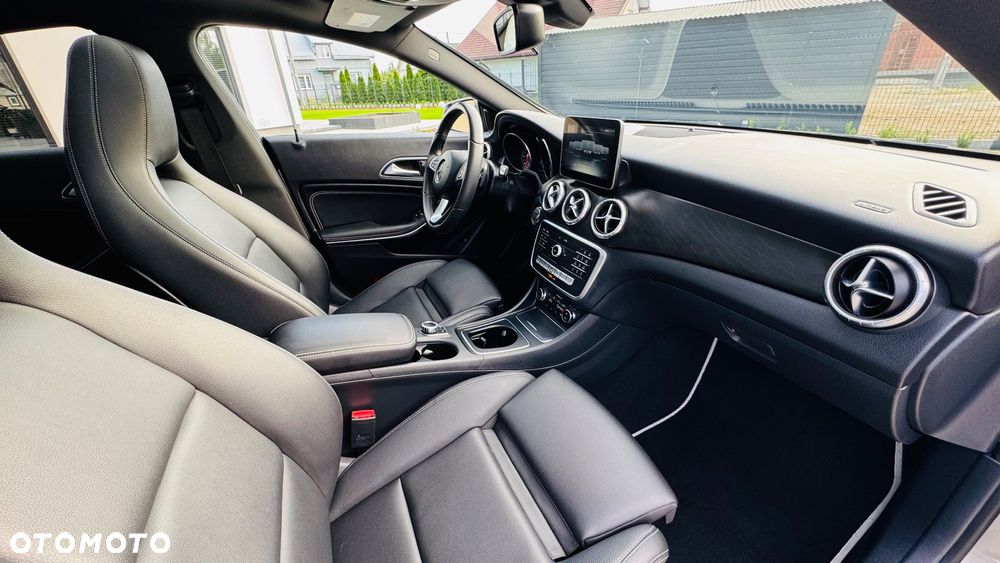 Mercedes-Benz CLA 250 4-Matic - 12