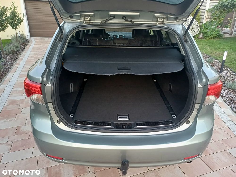 Toyota Avensis 2.0 Executive - 11