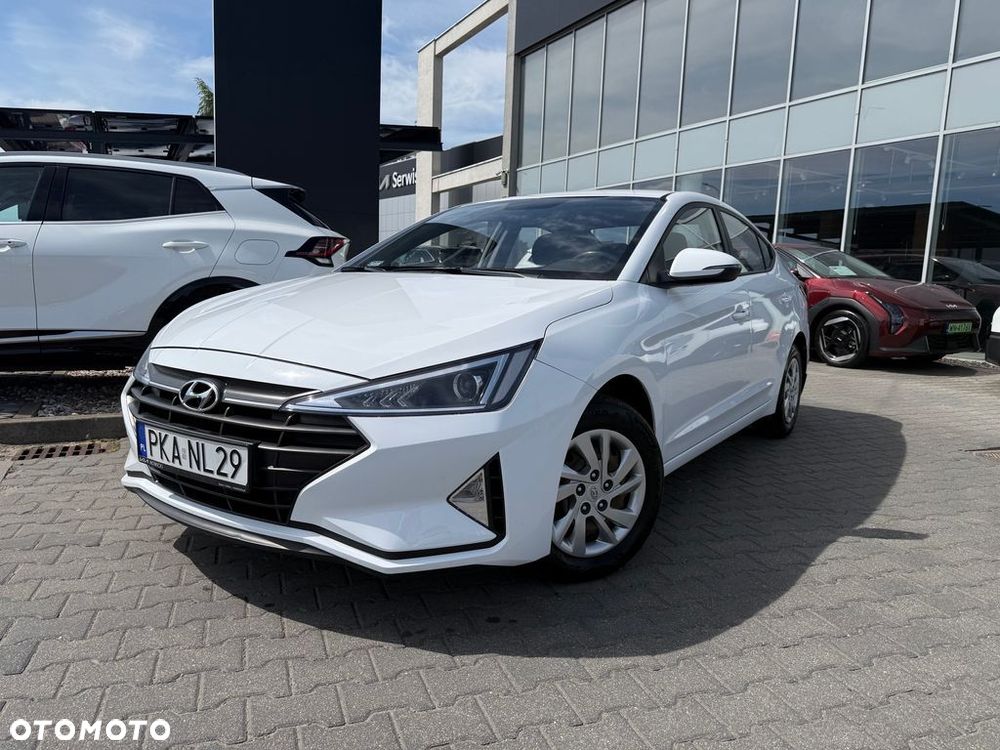 Hyundai Elantra 1.6 Classic Plus - 3