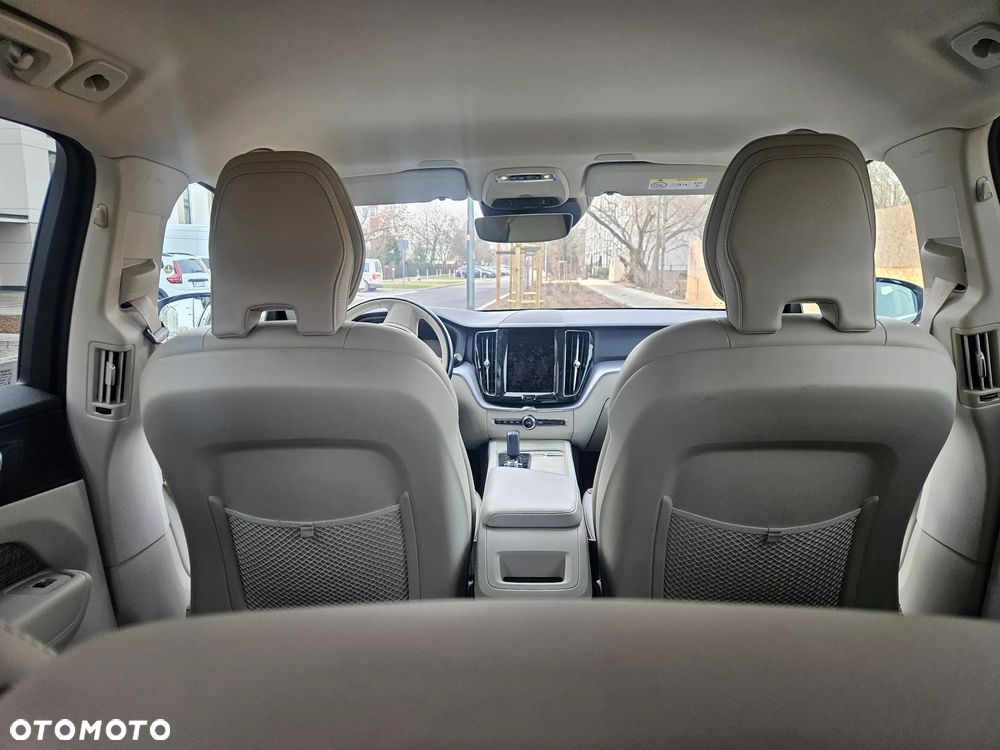 Volvo XC 60 B5 B AWD Momentum Pro - 14