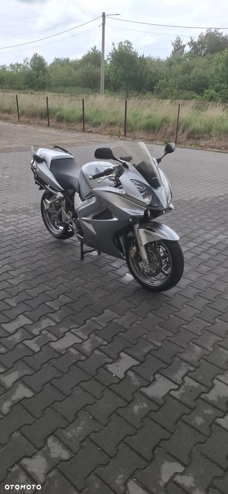 Honda VFR - 15