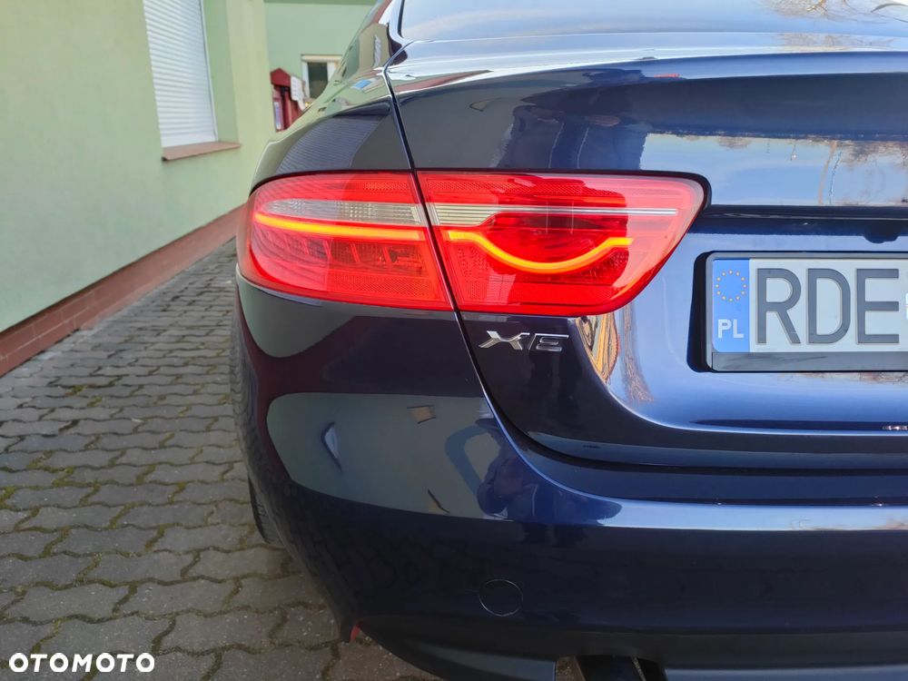 Jaguar XE - 1