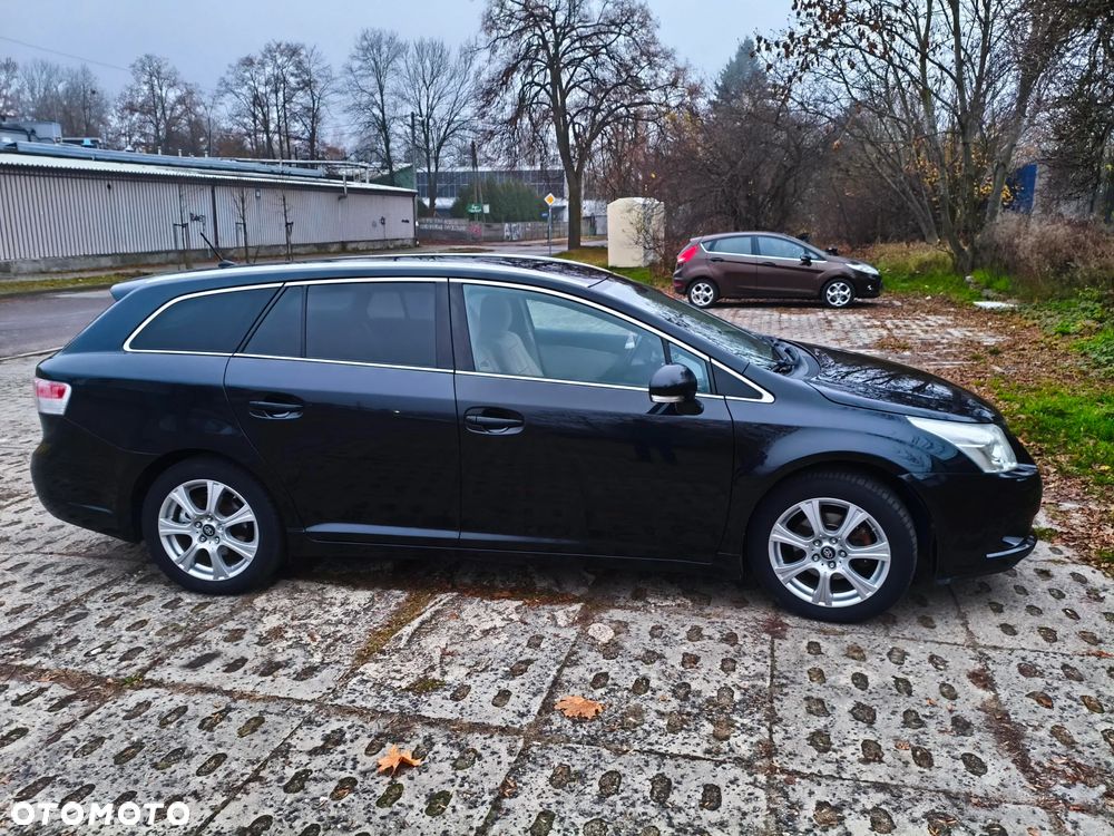 Toyota Avensis 2.0 Premium EU5 - 6