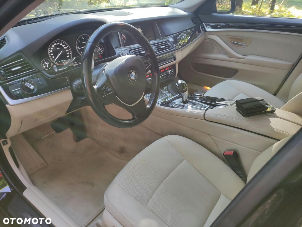 BMW Seria 5 520d xDrive - 9