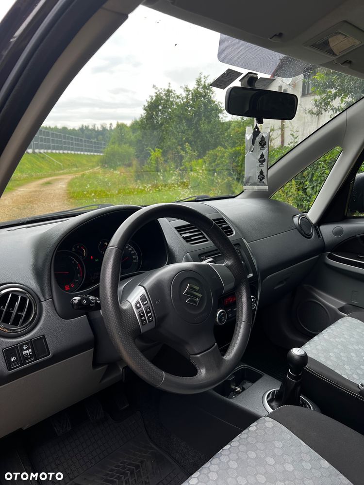Suzuki SX4 1.6 Comfort Plus - 23