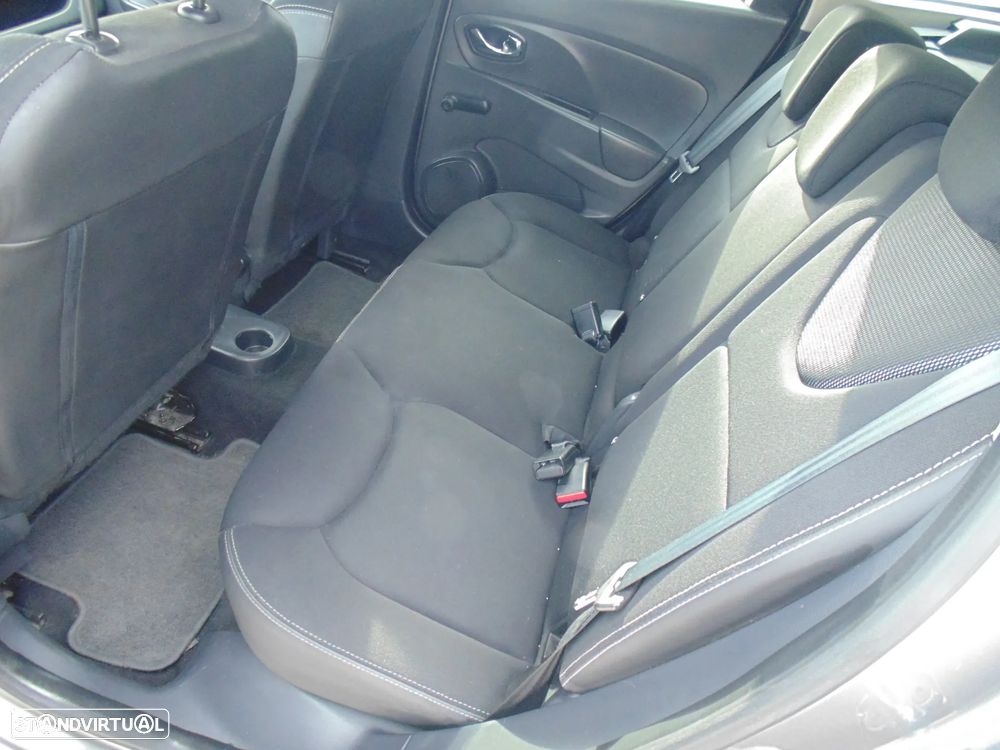 Renault Clio Sport Tourer 1.5 dCi Dynamique S - 20