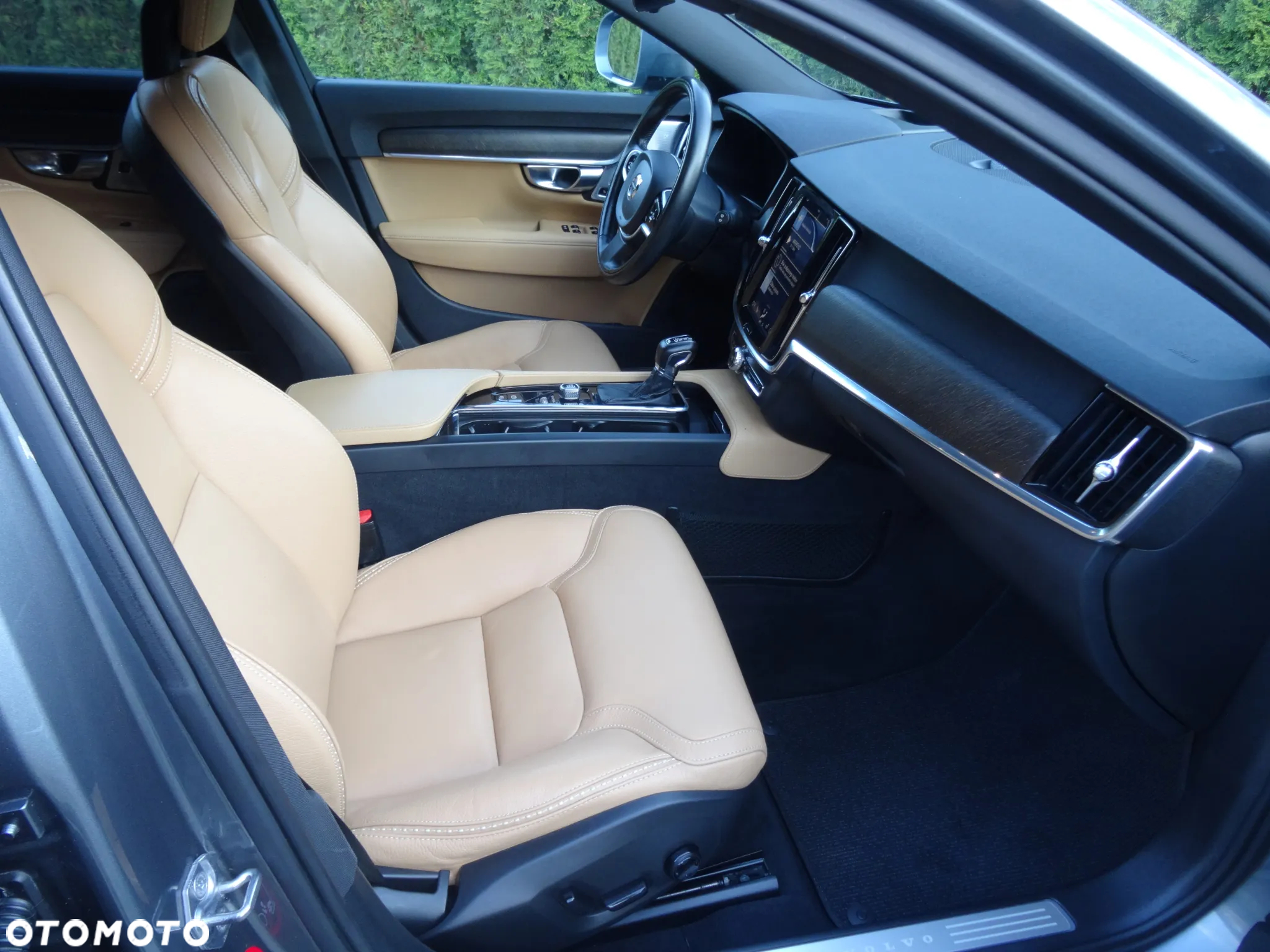 Volvo V90 Cross Country - 13