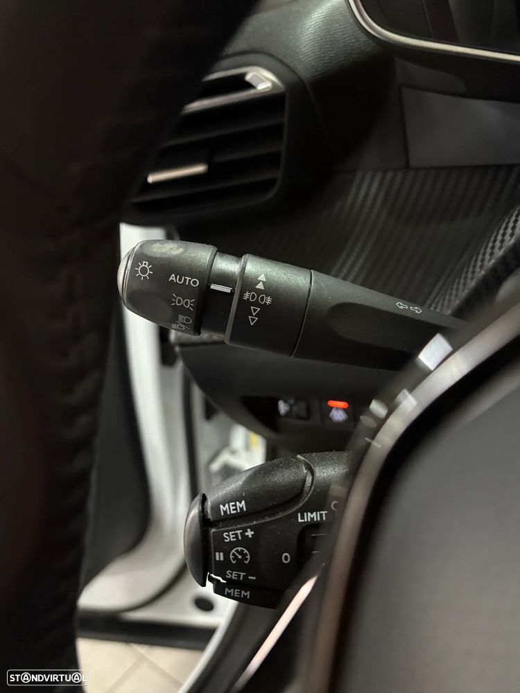 Peugeot 2008 PureTech 130 Allure Pack - 25