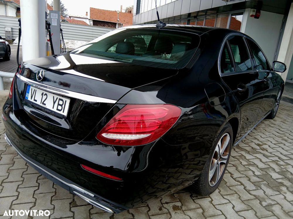 Mercedes-Benz E 220 d 4MATIC Aut. - 4