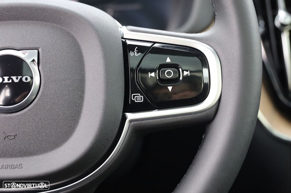 Volvo XC 60 2.0 T6 PHEV Plus Dark AWD - 28