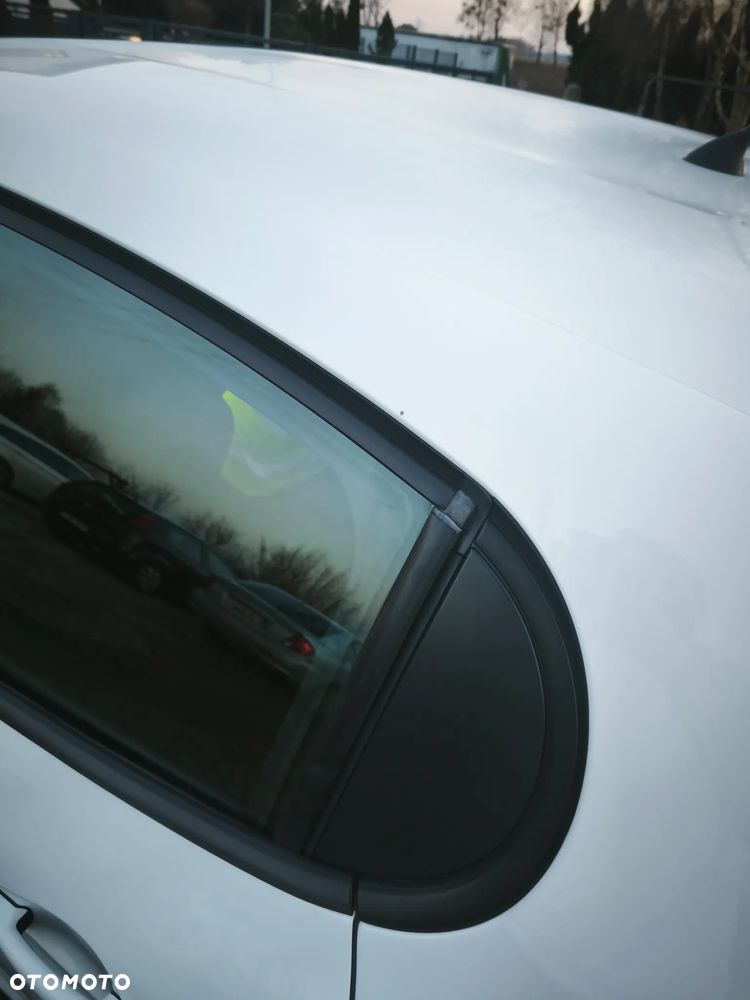 Peugeot 208 - 12