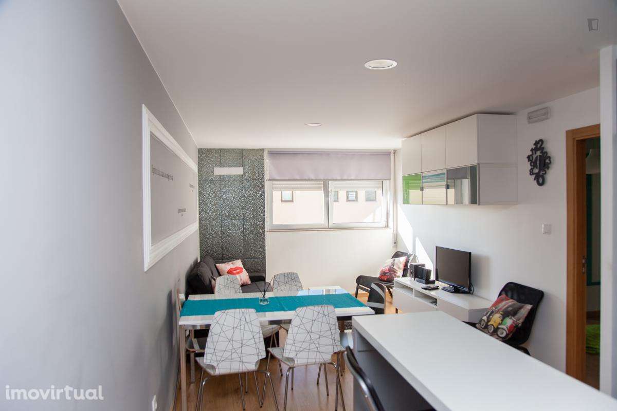 Quarto - localizado em Baixa Coimbra - Grande imagem: 3/24