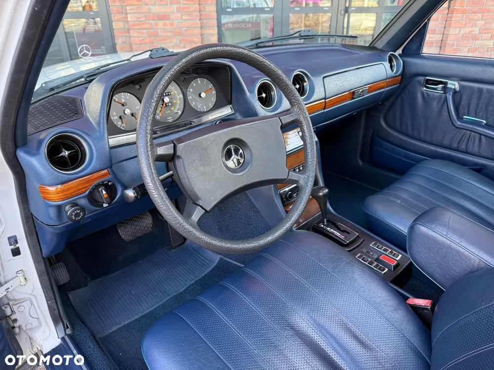 Mercedes-Benz W123 - 17