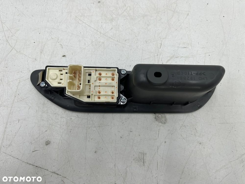 Przełącznik Suzuki Wagon R+ 2 II 98-03r. panel podnoszenia szyb lewy przód EU 37990-83e30-t01 - 3