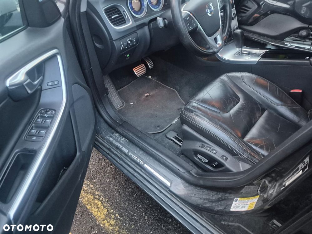 Volvo S60 T6 AWD R-Design - 6