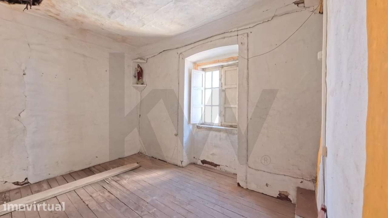 Apartamento para renovação total no centro histórico de Portalegre - Grande imagem: 3/11