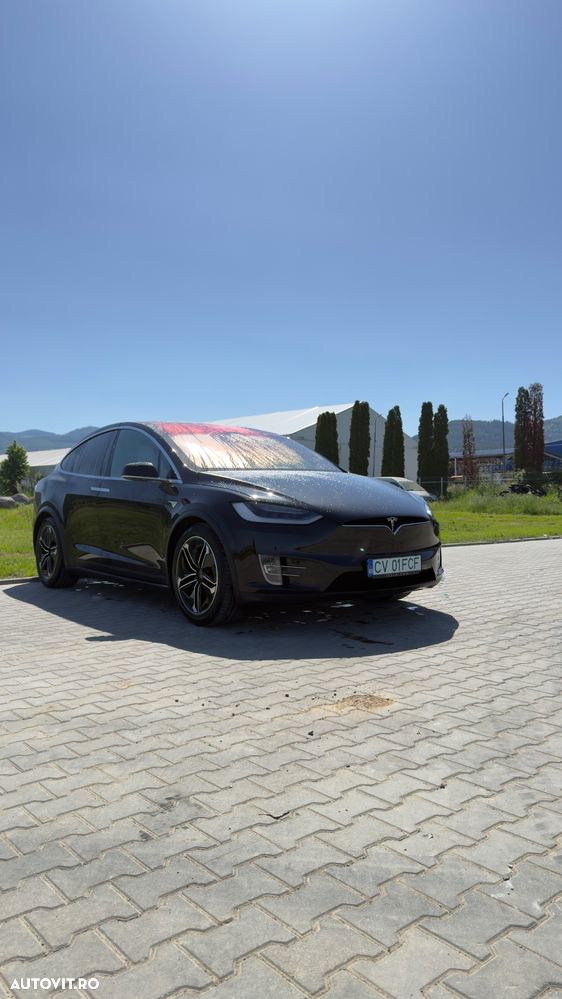 Tesla Model X - 3