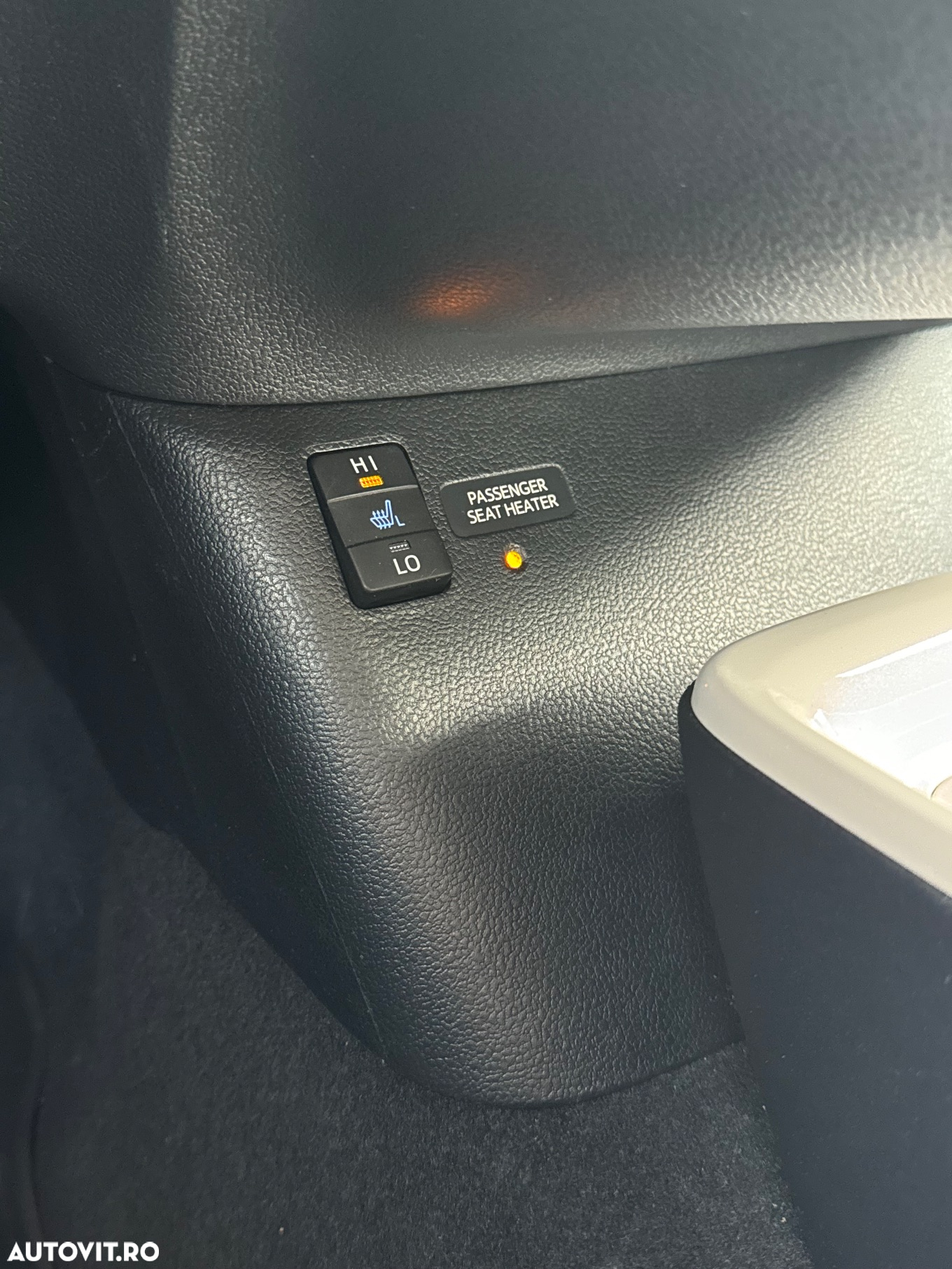 Toyota Prius (Hybrid) Life - 9